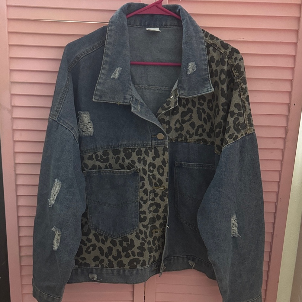 Stylish Leopard Patch Denim Jacket